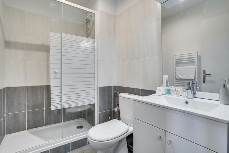808 Chic Suite - Superb Apartment Баньоле Екстер'єр фото